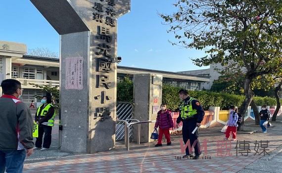 開學日 虎警啟動「校園安全走廊護童勤務」
