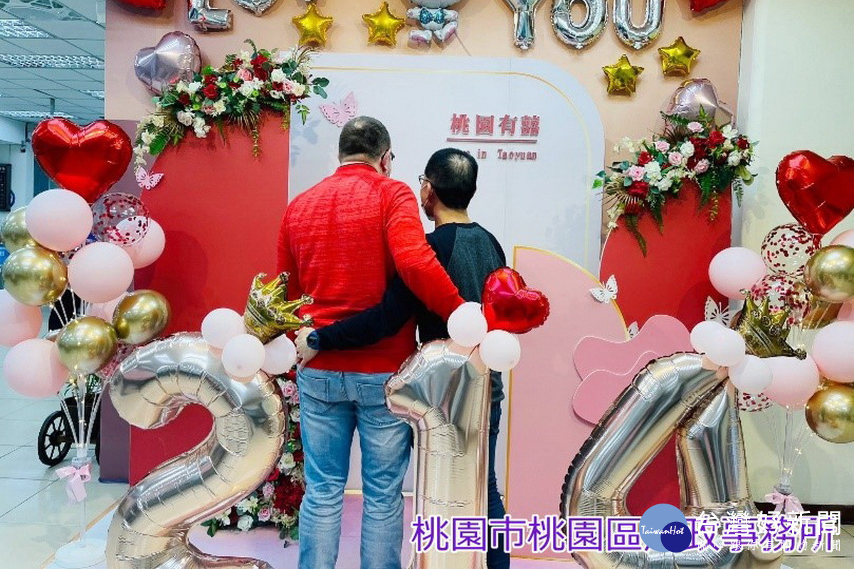 緣訂情人節,桃園市有186對新人完成結登記(含7對同性結婚)。