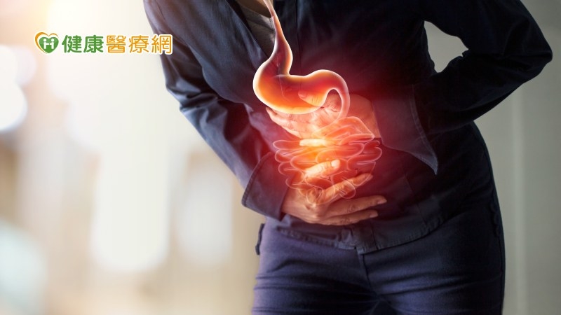 【胃痛專題】傷胃食物有哪些? 快記下!「這2類」食物容易使胃部不適