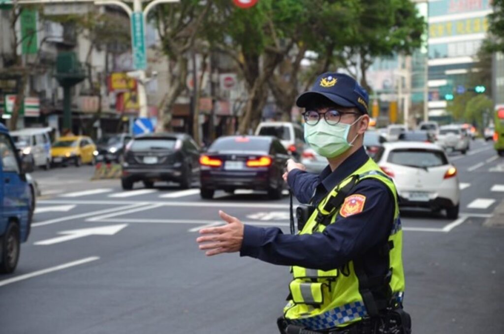 內湖警執行交通疏導勤務情形