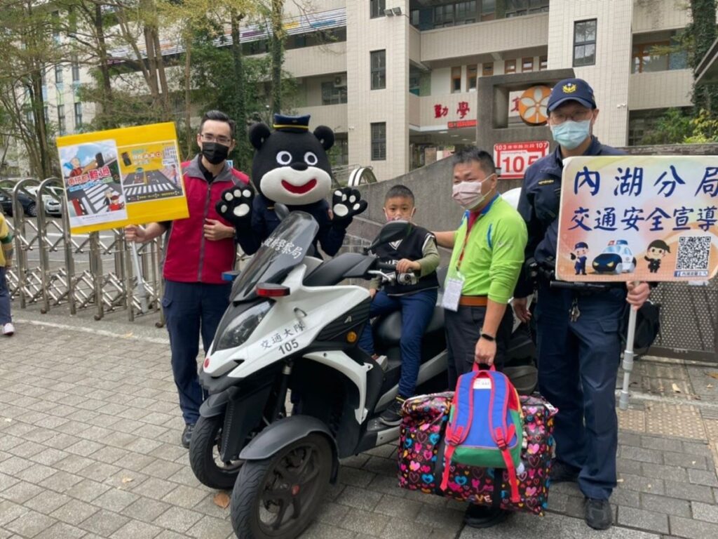 內湖警於校園宣導情形