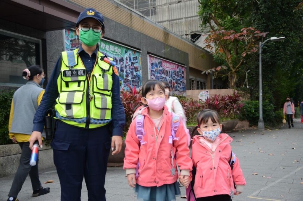 內湖警執行護童勤務情形