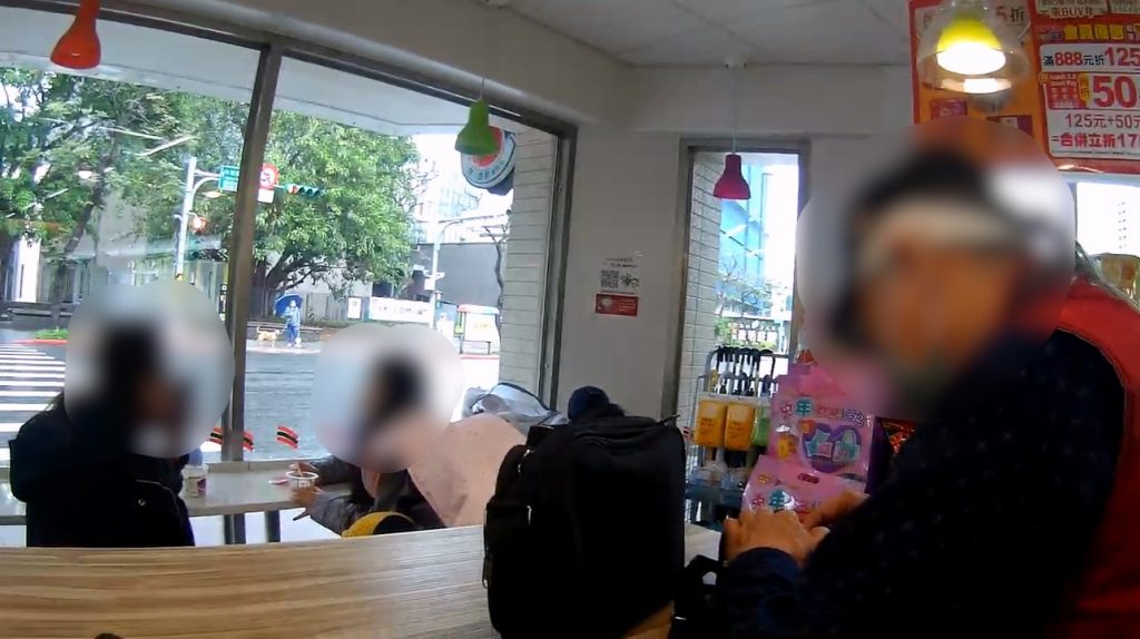 彭男依網友指示到超商購買點數遭詐