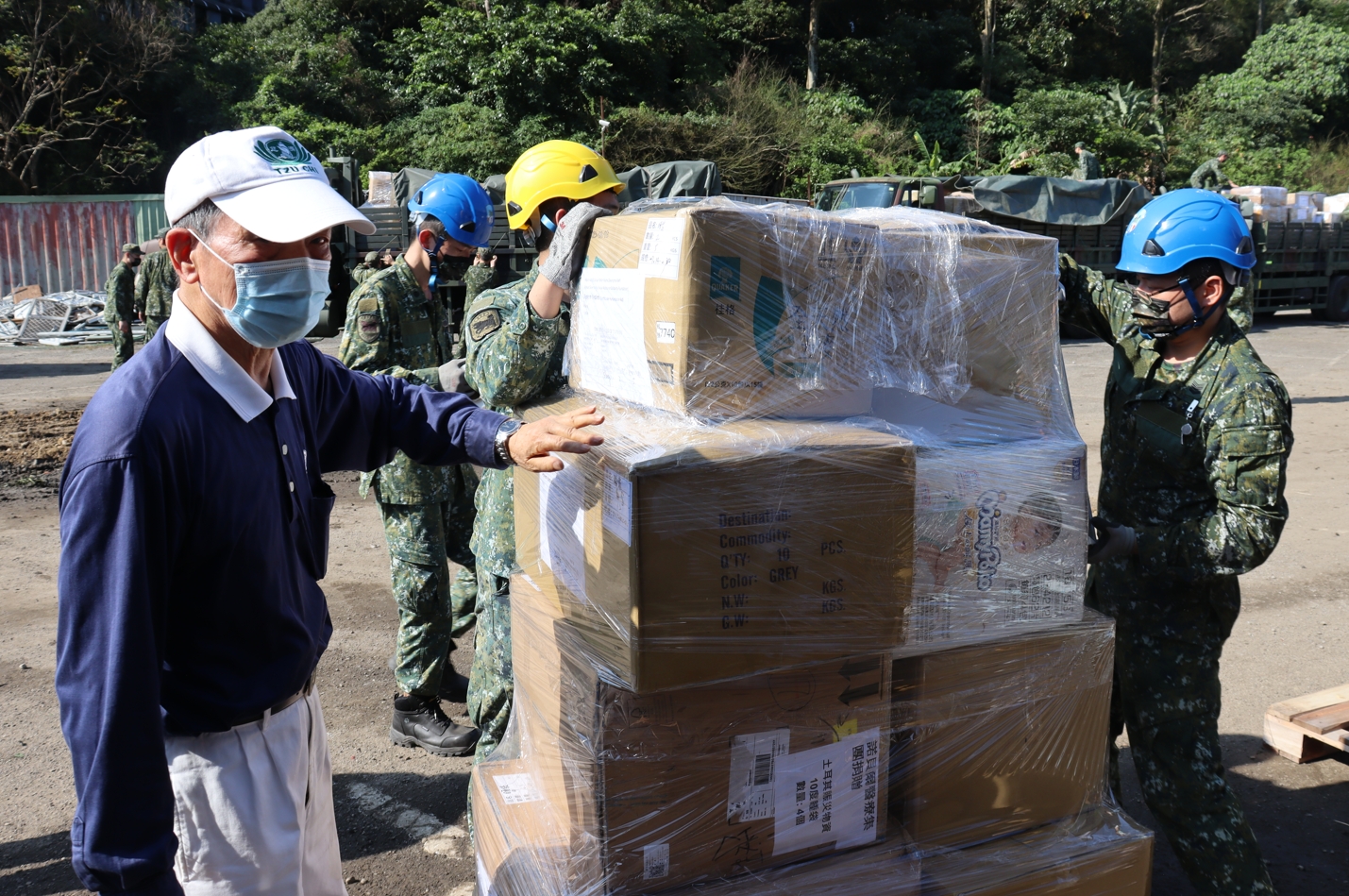 協力土敘強震賑災 國軍投入慈濟內湖園區物資運送 57 1676261573254