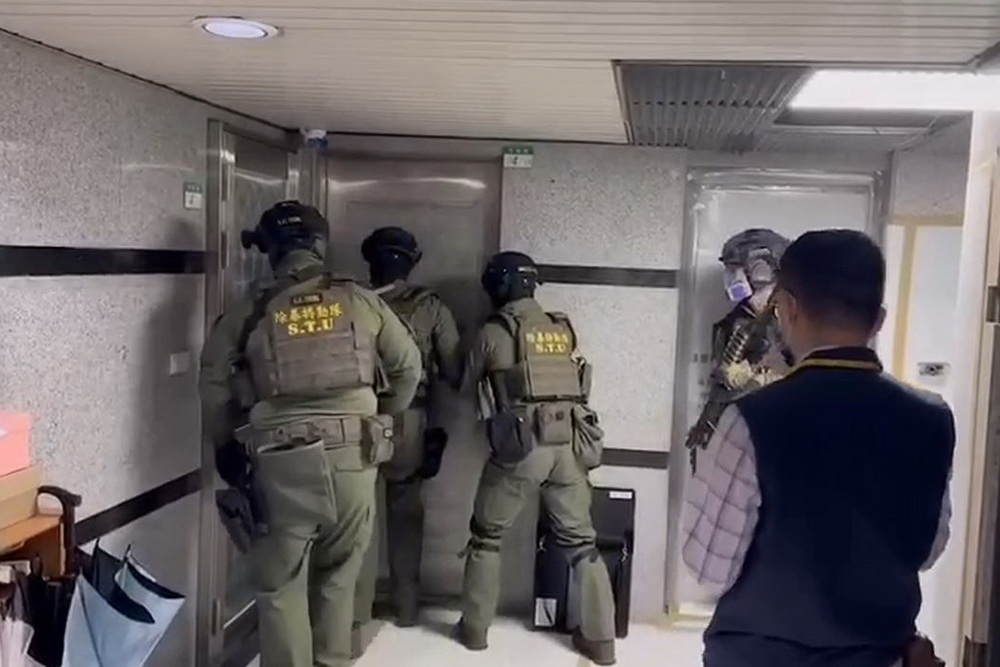 假投資、真詐財 永和警破獲詐欺機房逮詐團7人 74 002 8
