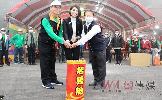 開山廟禮迎白沙屯媽、山邊媽遶境鹿谷祈安 許縣長點起馬炮扛轎