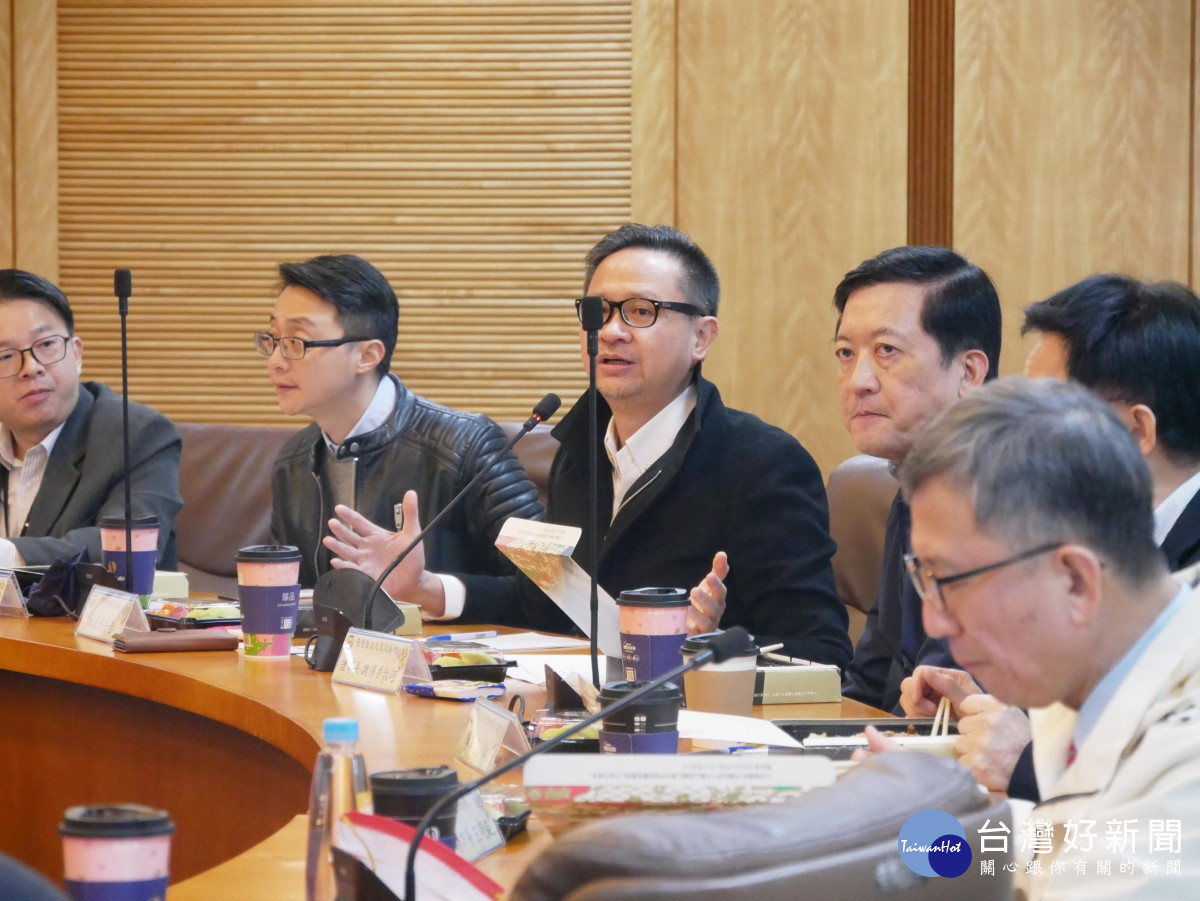 針對社會各個需要的資源挹注,雙方提出合作想法,交談熱絡。