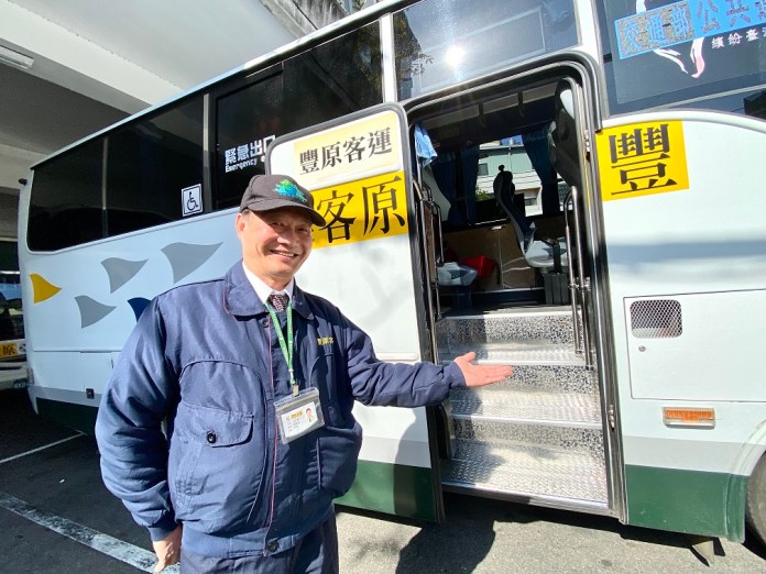 武陵櫻花季上山要靠他 公車駕駛余佳德37年載客也載人情味