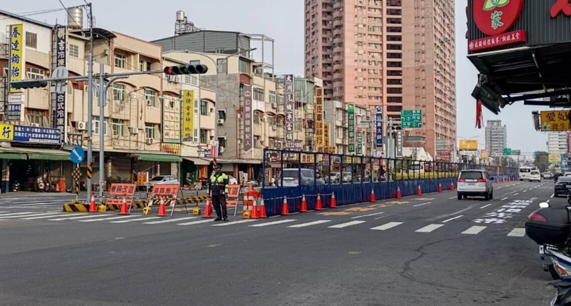 捷運岡山路竹第二階段工程進行交維施工 請民眾小心行駛