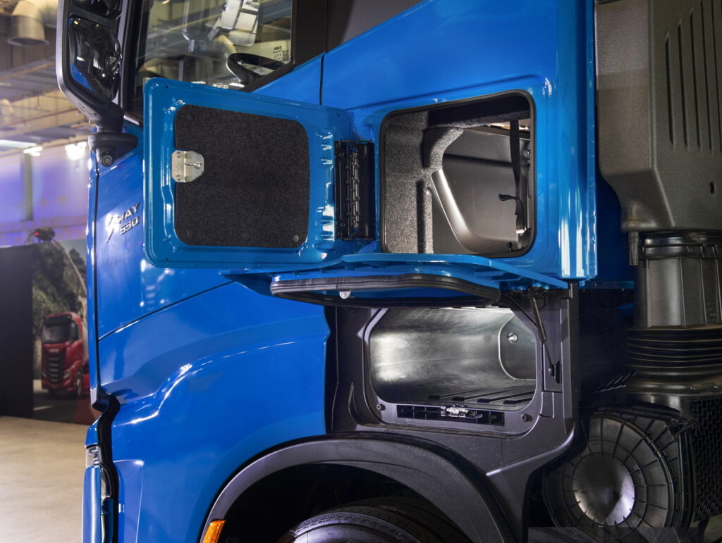 全新IVECO S-WAY恰到好處的收納空間_380升超大車外置物空間