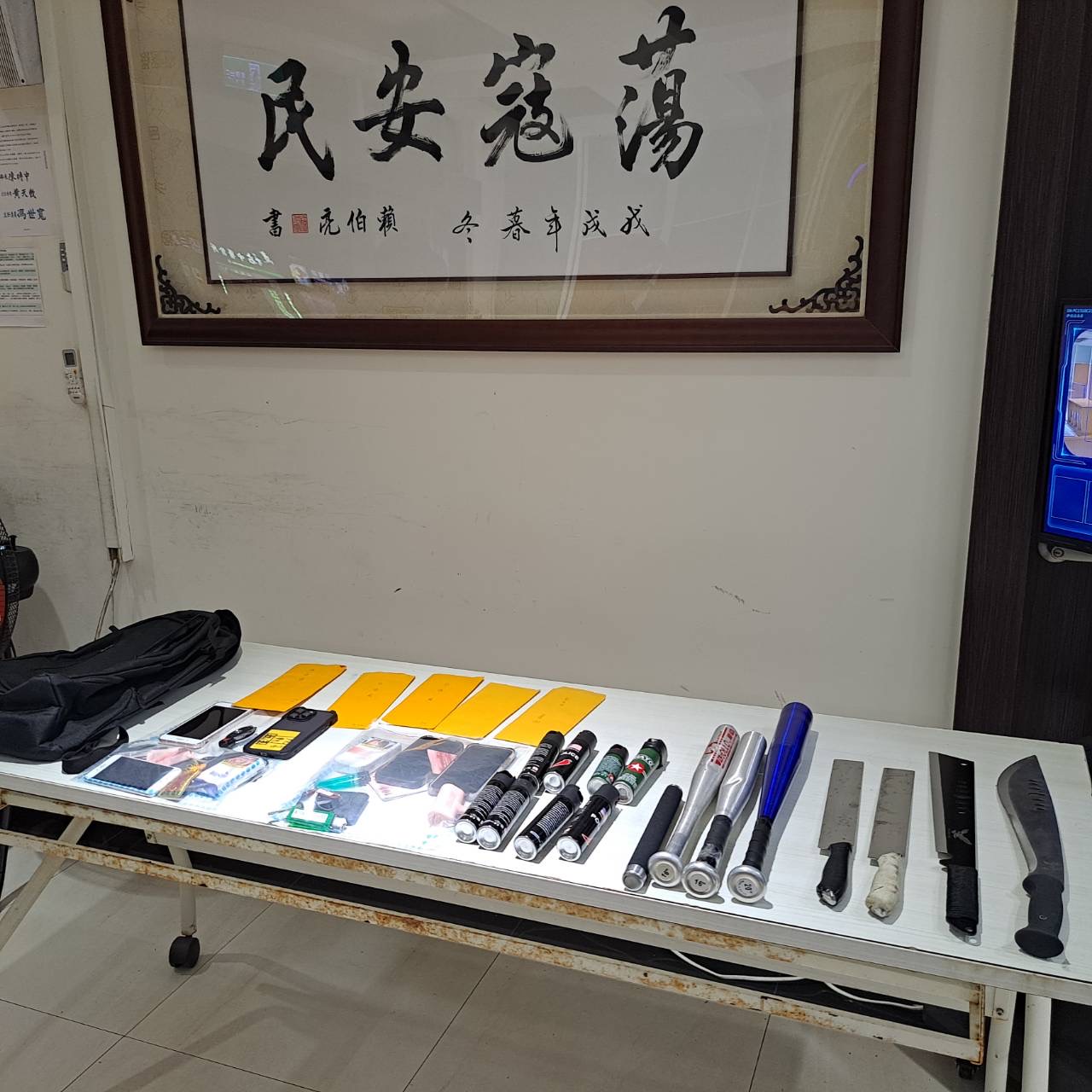 永和分局秀朗所現場查獲犯嫌作案工具。(記者徐煜勝翻攝)