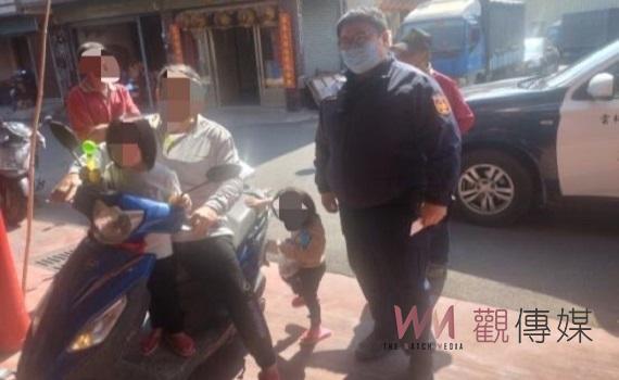 2名幼童迷失街頭哭涕　民眾報警協助速找到家人