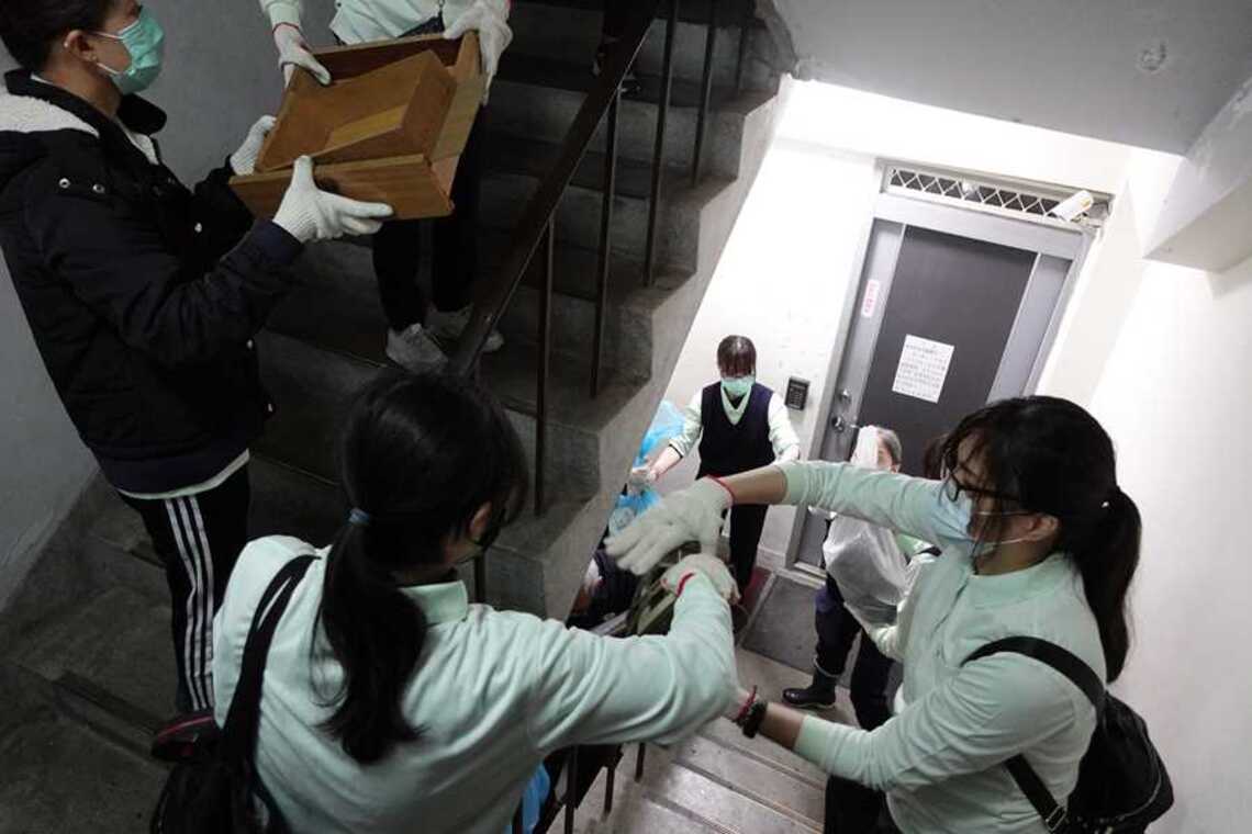 臺中慈濟醫院聯合志工 為受災戶清運重建家園