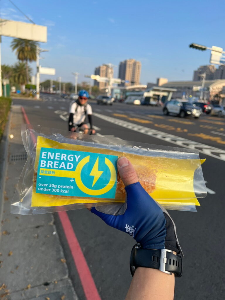 能量麵包採用統一勁強超級麵包麵粉、統清獨家開發的花生能量餡料,搭配獨家保水烘焙工法,呈現統一烘焙技服團隊一條龍式的研發提案力