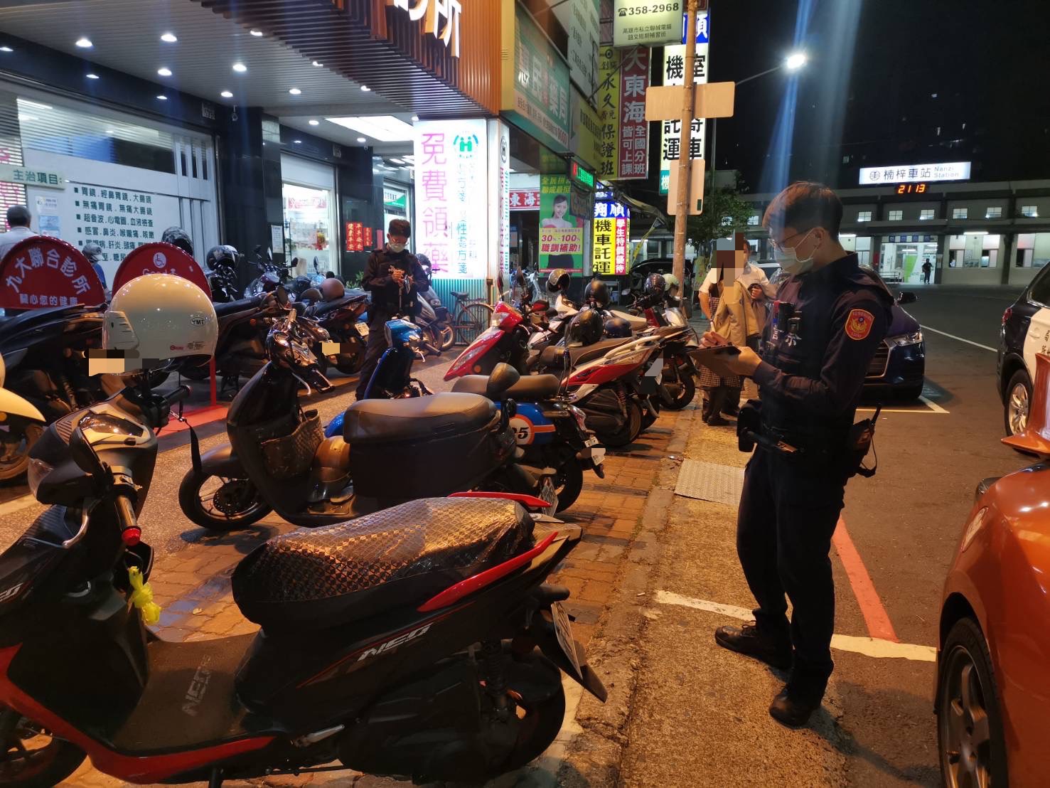 楠梓車站人行道違停加強取締 保障行人權益