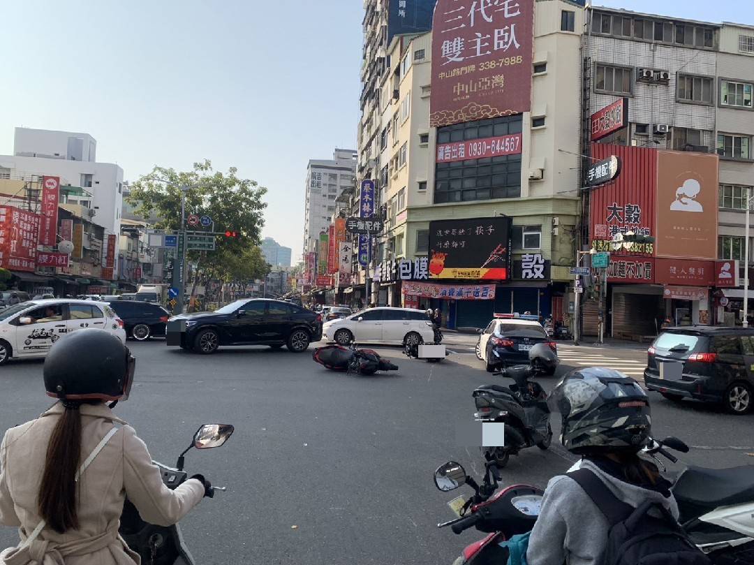 禮讓救護車釀造車禍