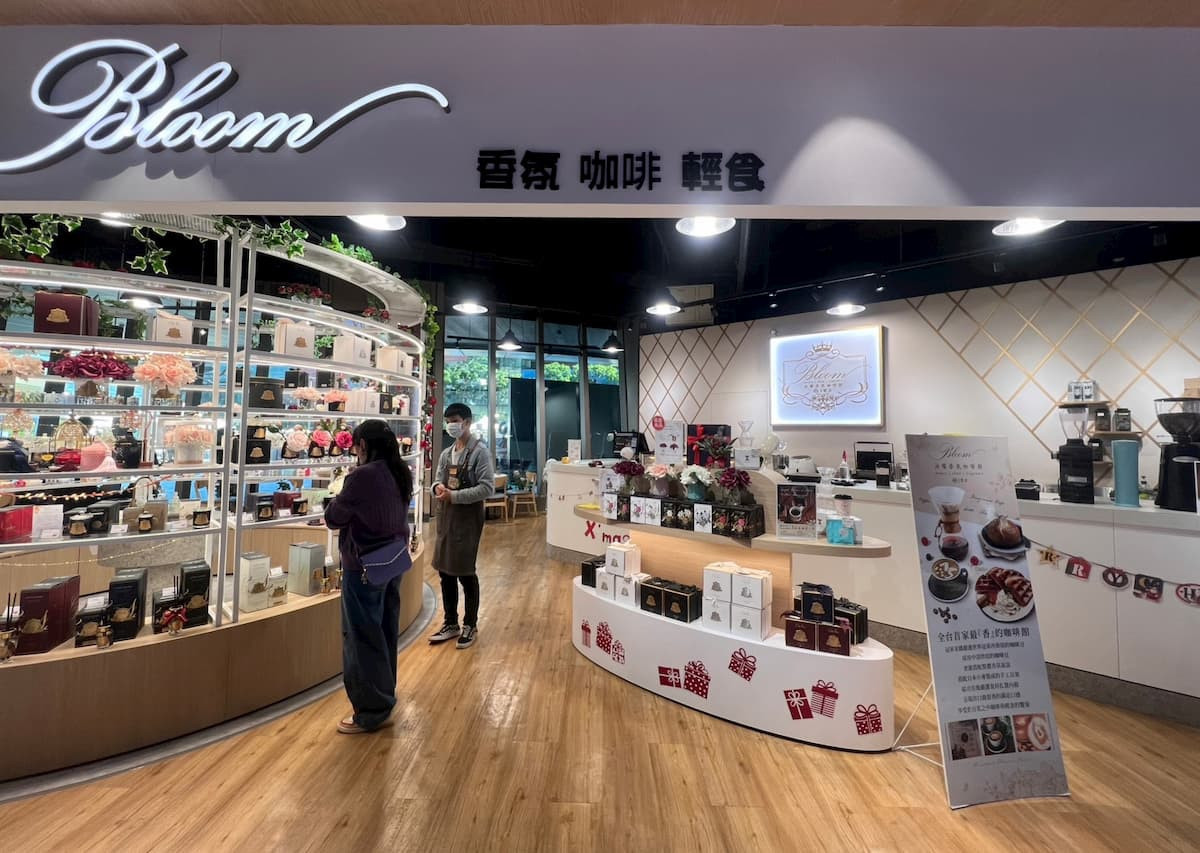BLOOM沐曜香氛獨創香氛旗艦咖啡館,完美結合香氛、咖啡、輕食。(圖/BLOOM沐曜香氛)
