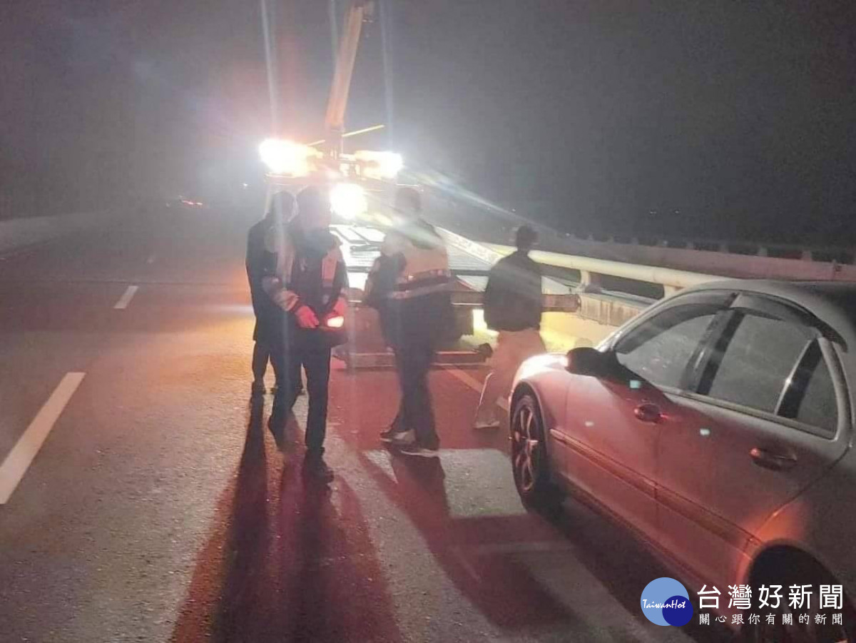 雲林男返鄉途中車拋錨，臺西警協助順利回家/臺西警分局提供