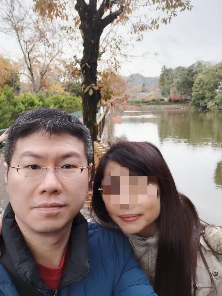 黃先生曾帶著關女旅遊,但關女卻不敵病魔逝世,又遇法規卡住無法完成心願