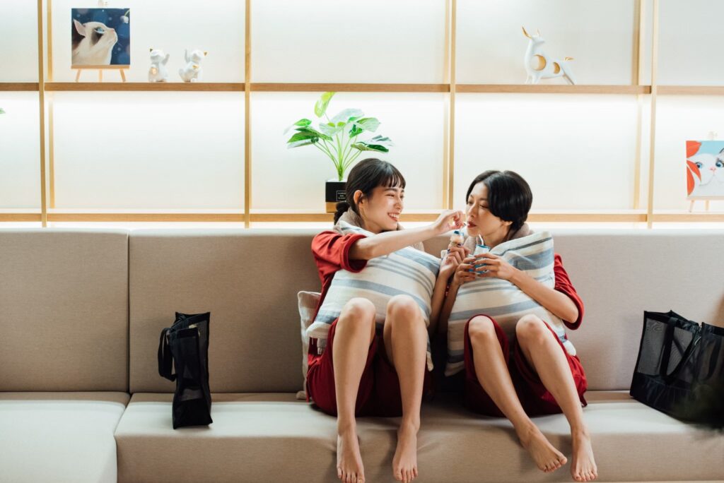 憑工作識別證深夜澡堂買一送一,爽躺日式岩盤浴。