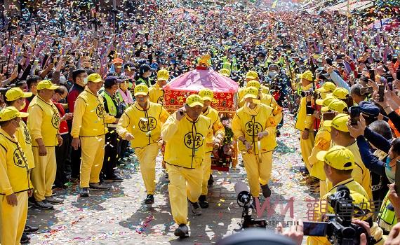 影/白沙屯媽祖北港朝天宮進香 超過11萬名香燈腳場面壯觀熱鬧
