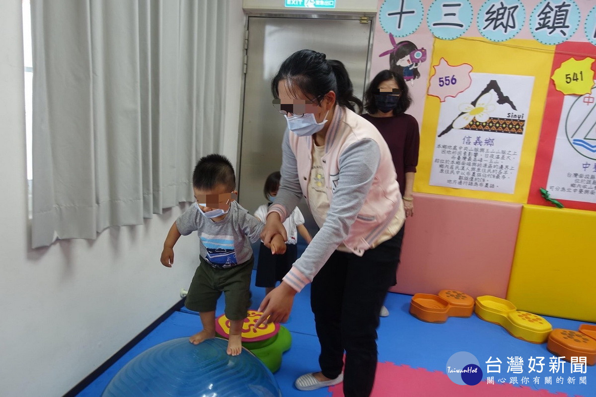 衛生局指出教養孩子有方法。（南投縣衛生局提供）