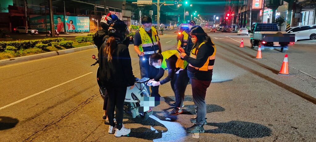 樹林警方為杜絕改裝汽機車夜間噪音擾人清夢,昨(17)日聯合新北市政府環保局於夜間時段在轄內大安路執行噪音、改裝車輛稽查