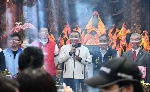 侯友宜參拜新店太平宮 侯友宜祈求市政推動順利