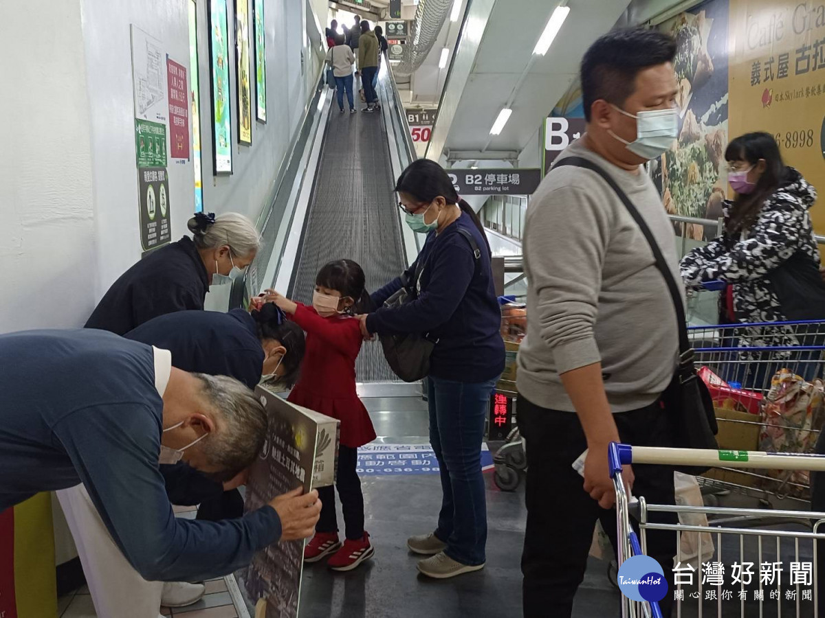 大愛共善馳援土耳其,彰化慈濟志工為愛走上街頭 。圖/慈濟基金會提供