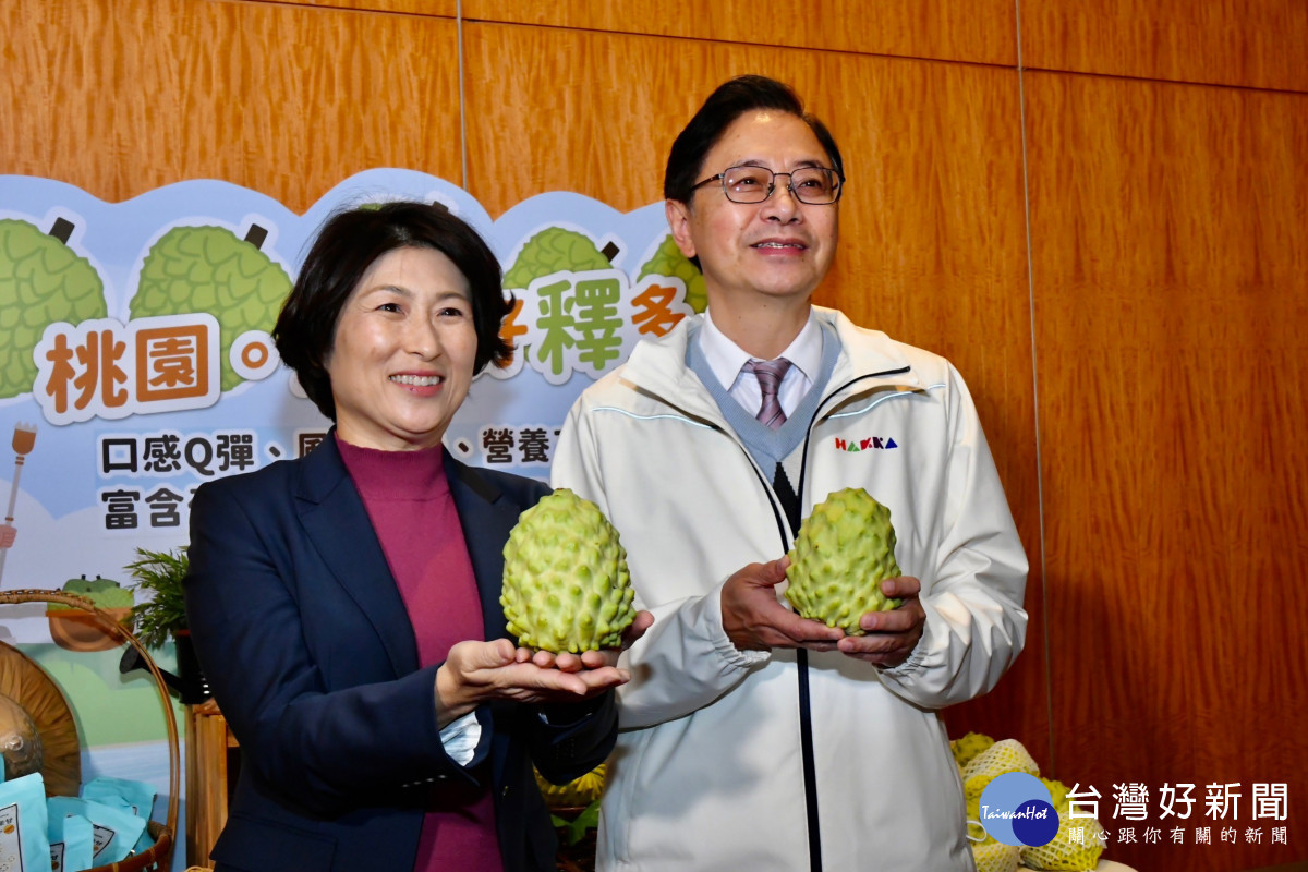 鳳梨釋迦營養價值高,具有豐富的膳食纖維、維生素C、蛋白質、礦物質等,是老少咸宜的水果 鳳梨釋迦營養價值高,具有豐富的膳食纖維、維生素C、蛋白質、礦物質等,是老少咸宜的水果。