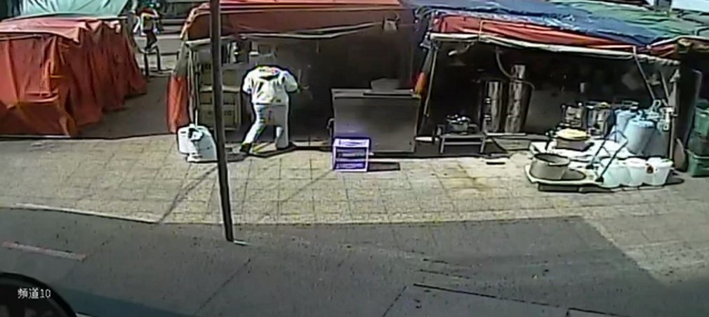 ▲ 黃姓女嫌於一中商圈趁店家補貨或繁忙時「順」走錢包         (圖/台中市警察局 提供) 