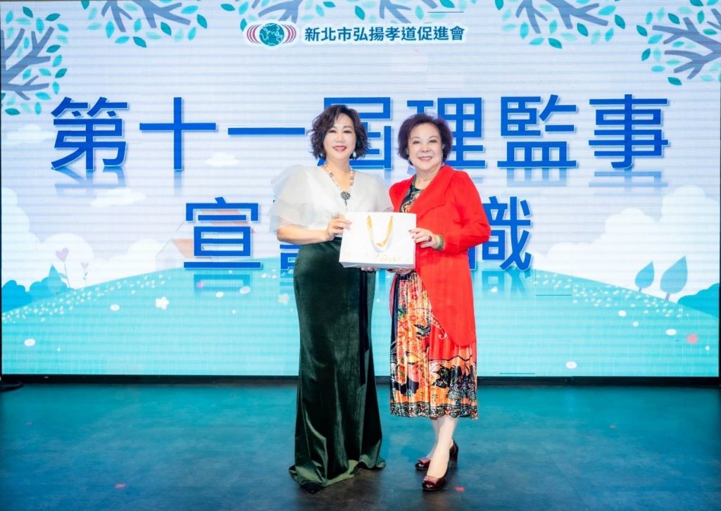 理監事宣誓就職典禮，陳上春榮譽會長監誓。（圖/孝道會提供）