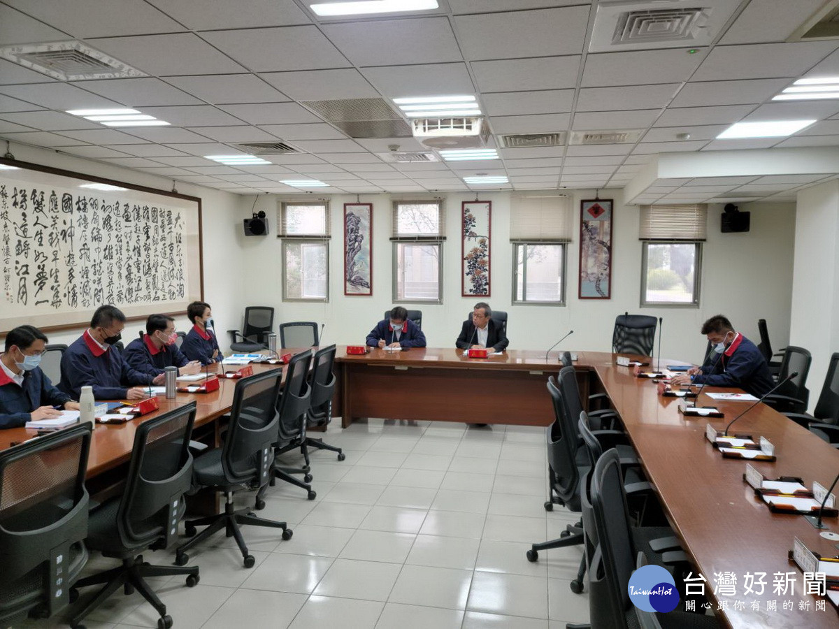王副縣長於警察局聽取查賄防暴力簡報。（縣警局提供）