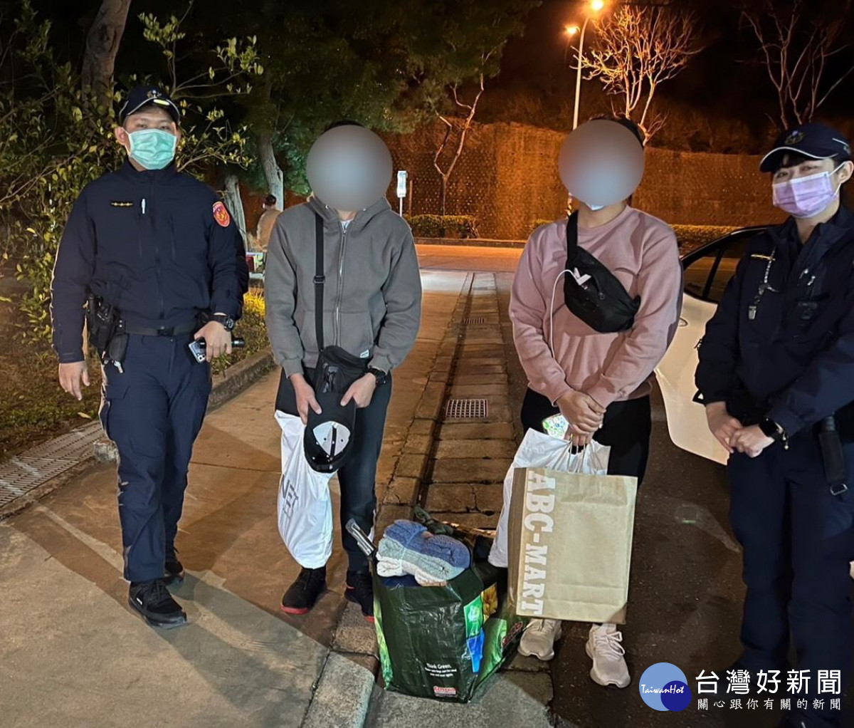 寒夜外籍人士錯失公車無奈步行　苗警溫暖伸援感動人心