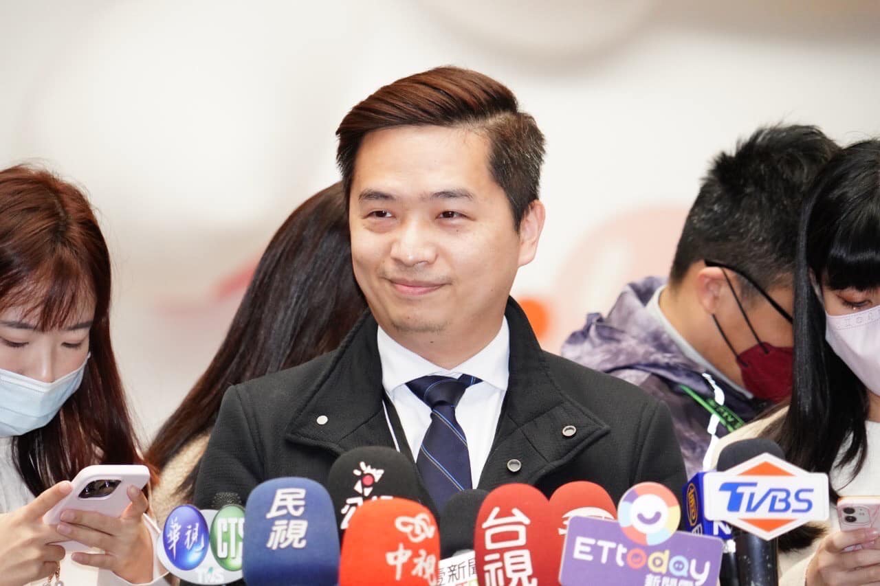 台北市政府發言人羅旺哲以健康因素請辭獲准,並意有所指稱,「希望我的離開能讓市府團隊更好運作」。翻攝羅旺哲臉書