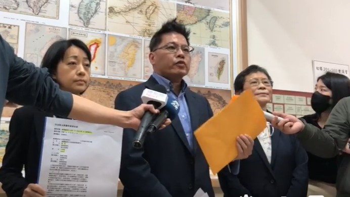 時代力量黨團上午針對陳宗彥事件進行回應,懷疑過程中涉及非常多的黑箱。翻攝時代力量臉書直播
