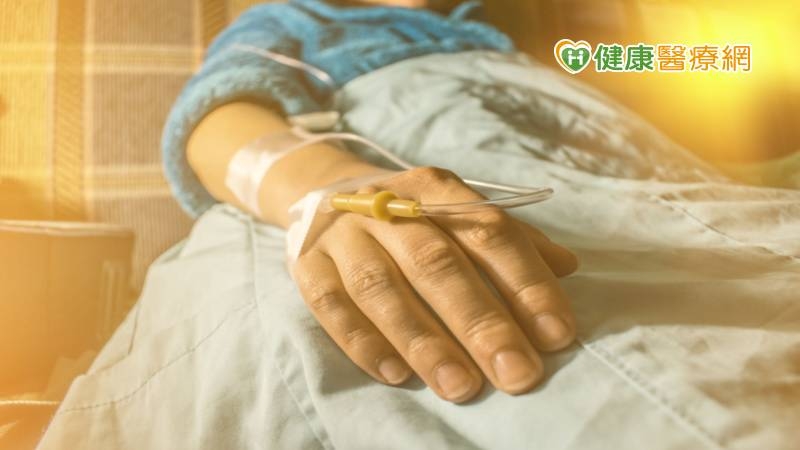 79歲慢性骨髓白血病翁　申請國外新藥獲新生