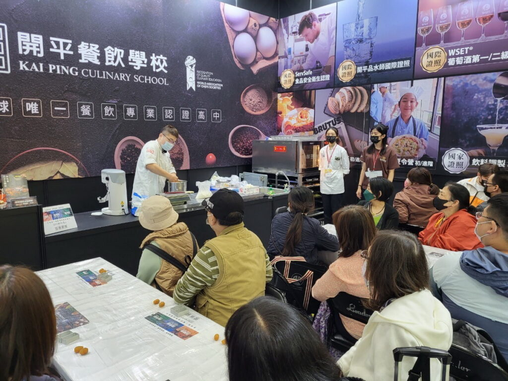 「土撥廚房」負責人簡偉任獨家公開人氣鳳梨酥酥皮配方。
