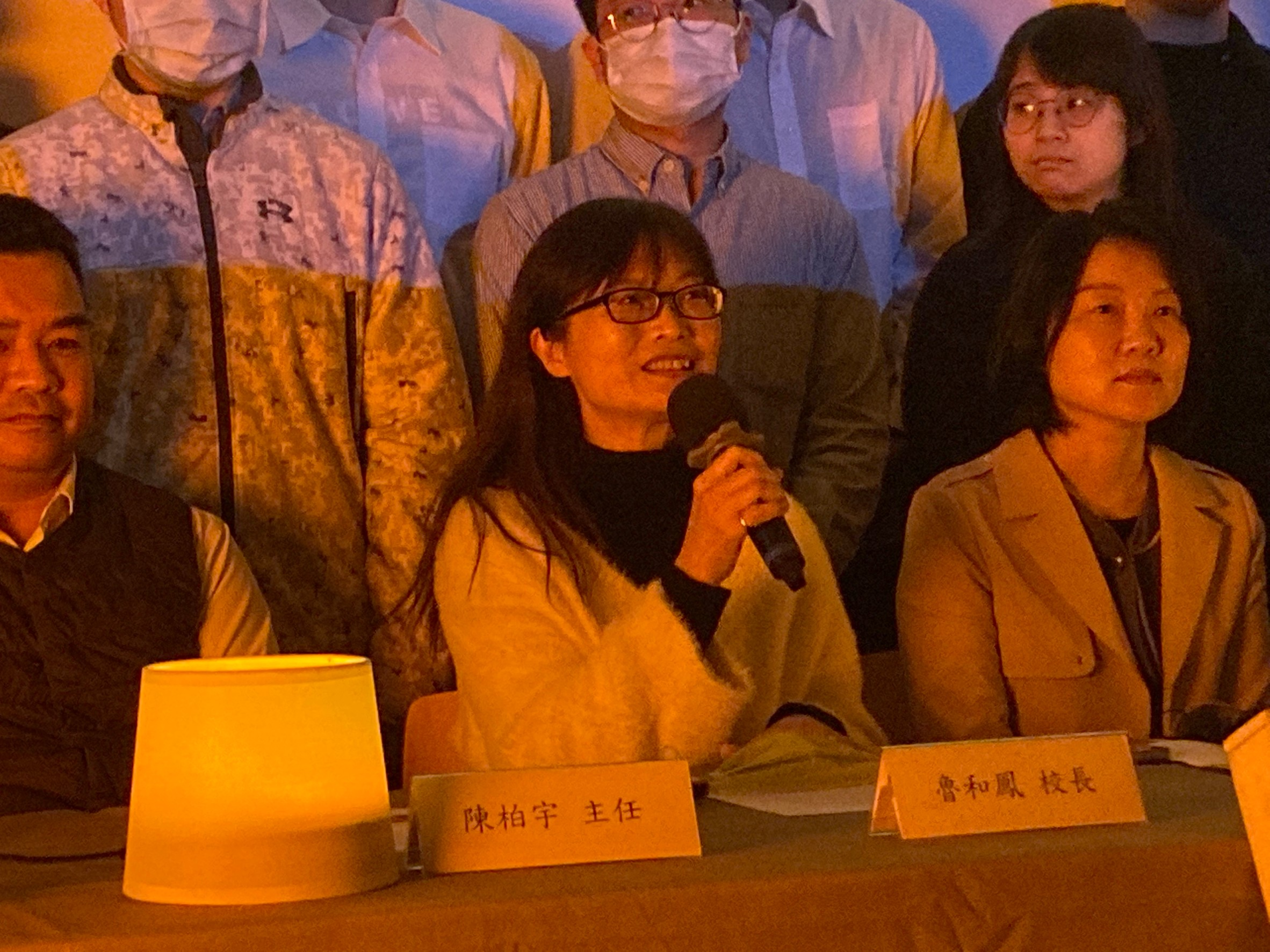 曙光女中魯和鳳校長感謝周教授的「好光」發明。