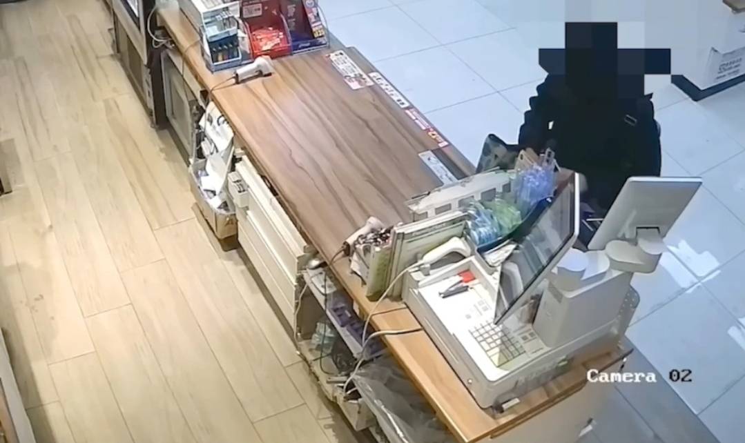 竊盜案偷竊畫面。(記者宋紹誠翻攝)