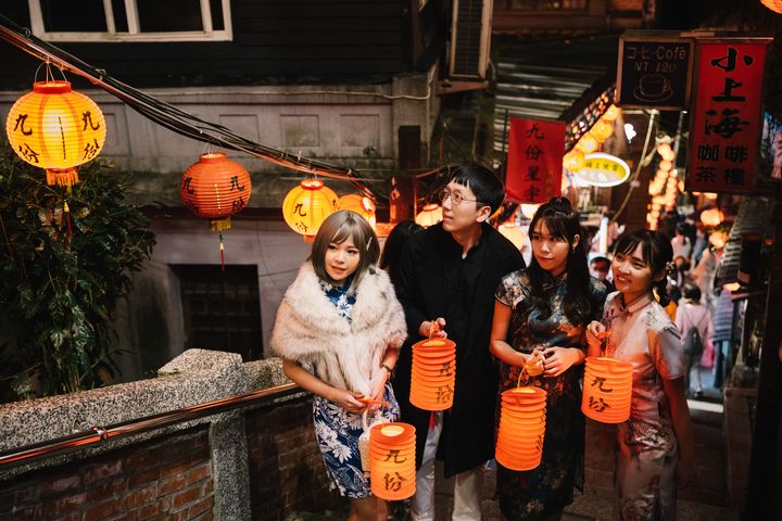 提燈夜遊活動將由在地嚮導帶領遊客,走訪九份山城。 圖:新北市政府觀光旅遊局/提供