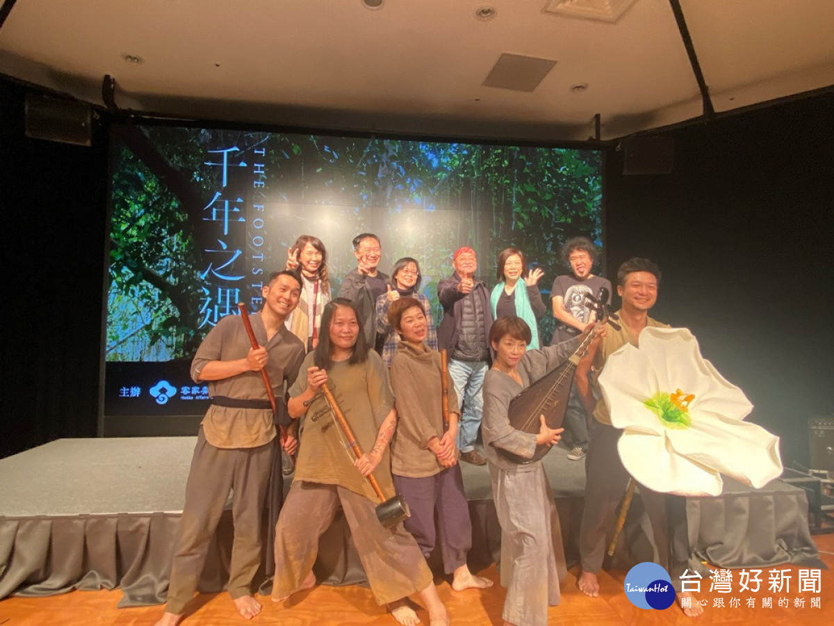 《千年之遇》由臺中國家歌劇院、客家委員會搭手力作劇場版,邀請資深南管演員、客家演員、即興舞者及石岡媽媽劇團與在地居民共同演出。(圖/記者賴淑禎攝)