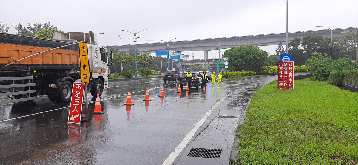 228連假期間,楊梅警加強交通疏導措施。<br /><br /> <br /><br />