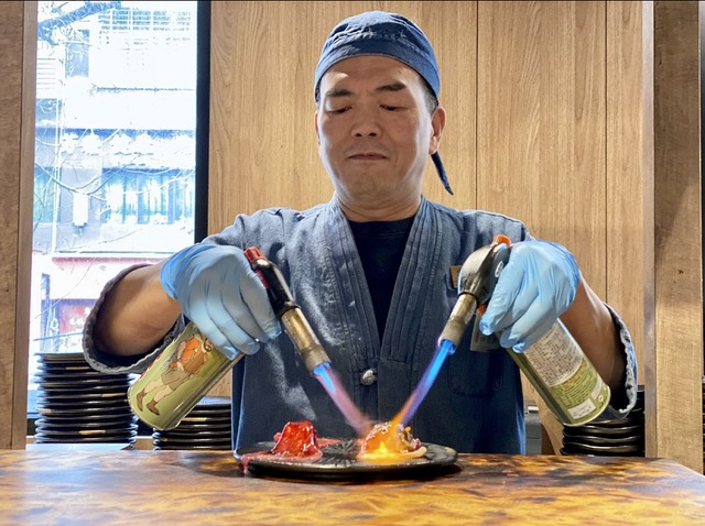 57歲沈和平任職和牛涮林森北店,是營運重要戰力 (1).jpg