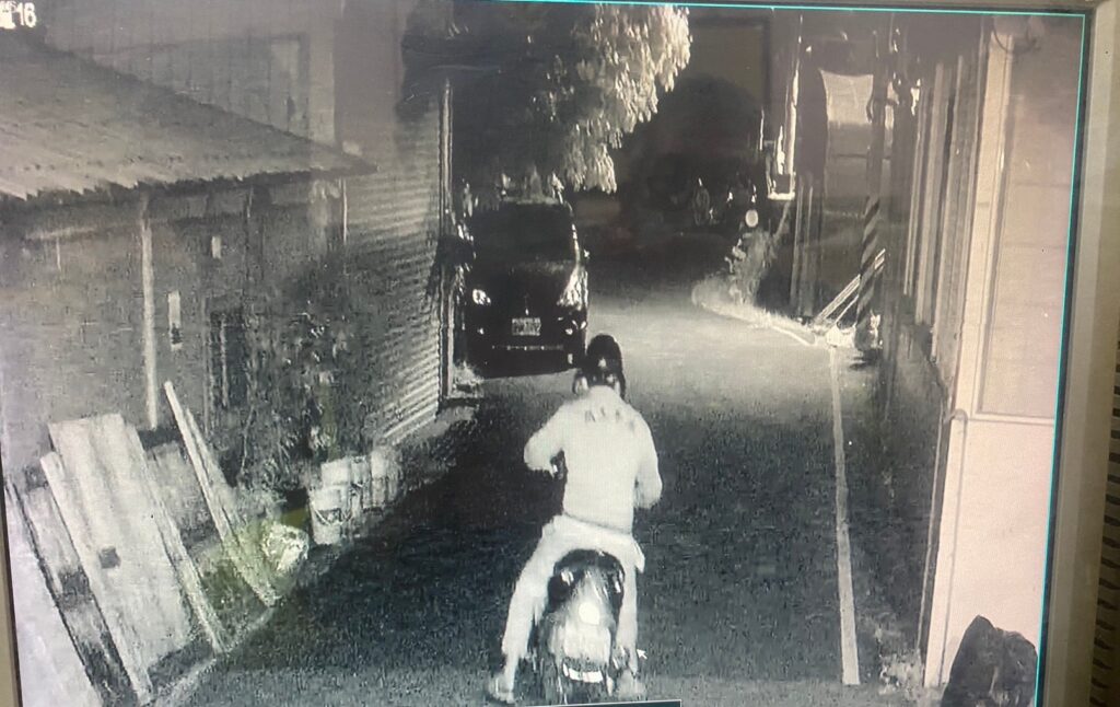▲ 林姓犯嫌做案所穿的學校外套太過醒目,警方調閱監視器鎖定 (圖/台中市警察局 提供)