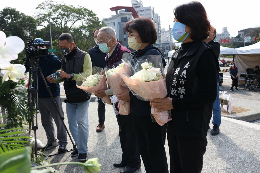 市長獻花追思