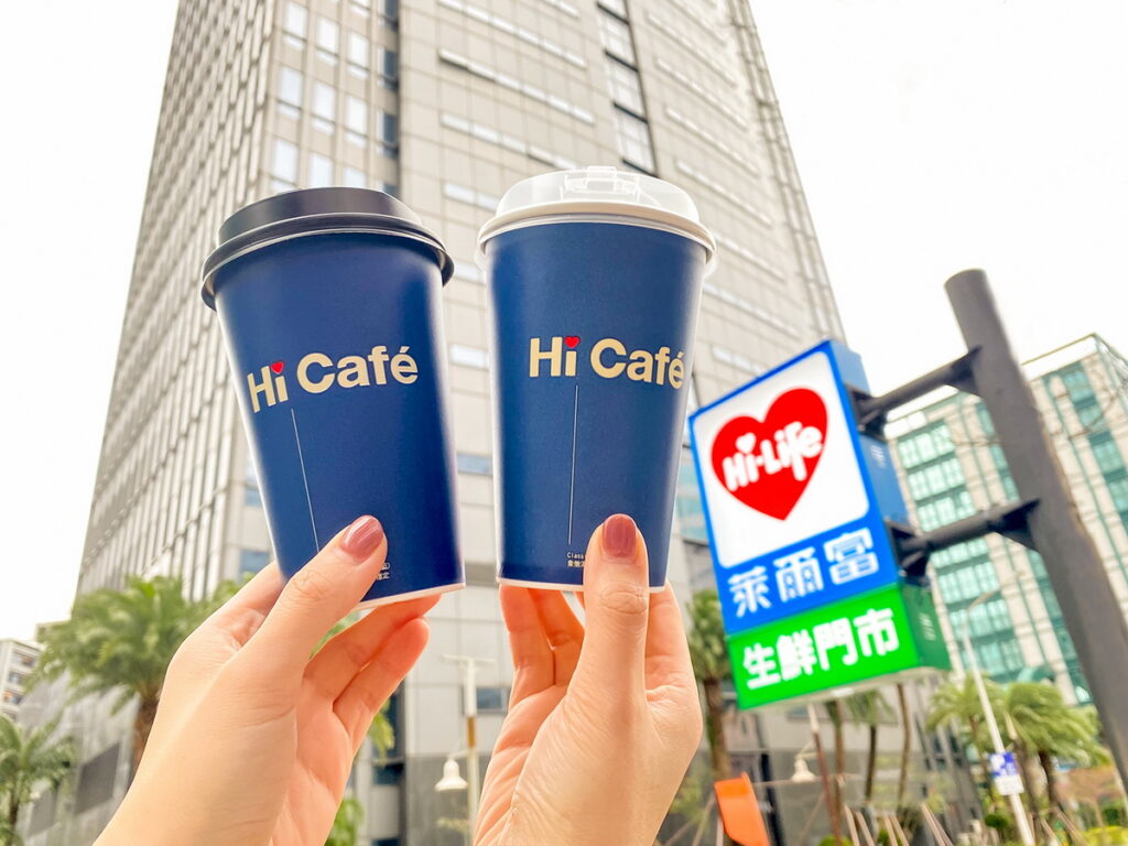 萊爾富自2月25日至2月28日,於全台門市推出Hi Café大杯美式與大杯拿鐵,同品項加10元即多1件優惠,冰熱還可任選,可別錯過。