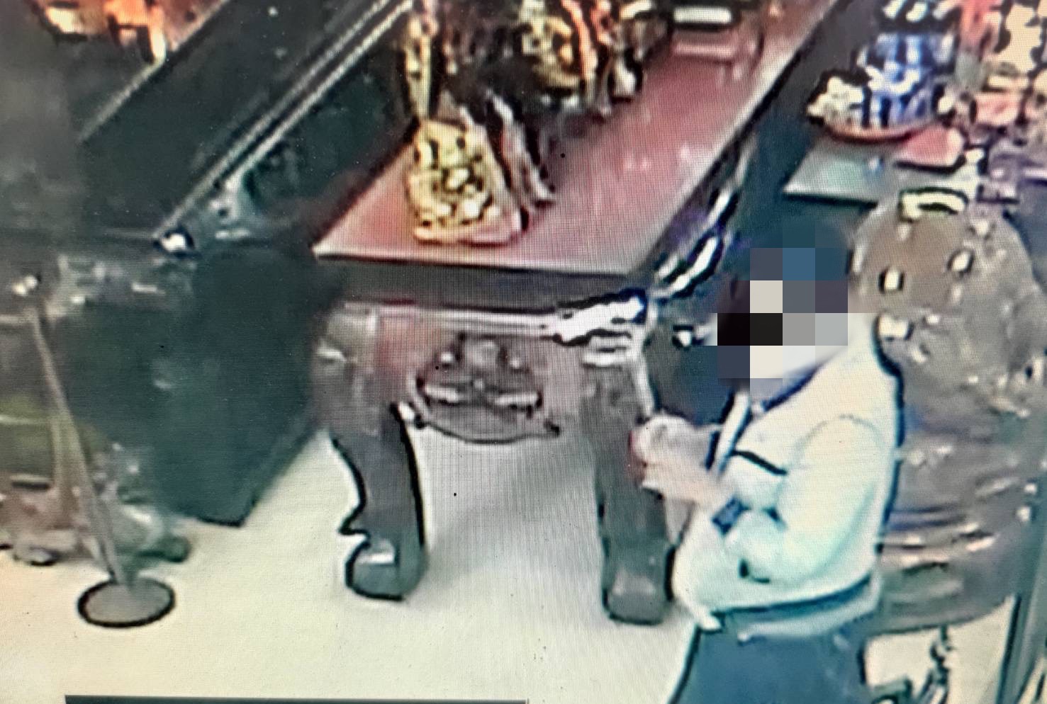 ▲ 林嫌假意廟宇參拜，暗地下手摸走虎爺金牌和香油錢 (圖/台中市警察局 提供)
