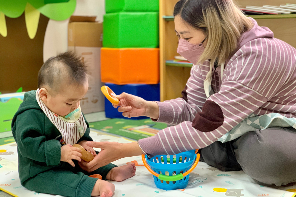 竹市爸媽喘息時間再加碼!高虹安:4月婦女館增設夜間及假日臨托服務 82 新竹市政府自108年開辦定點臨托服務,在婦女館及南勢社會福利館兩處定點臨托