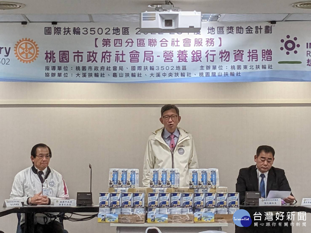 王明鉅副市長感謝國際扶輪3502地區秉持關懷社會的精神,照顧長者的身體健康。